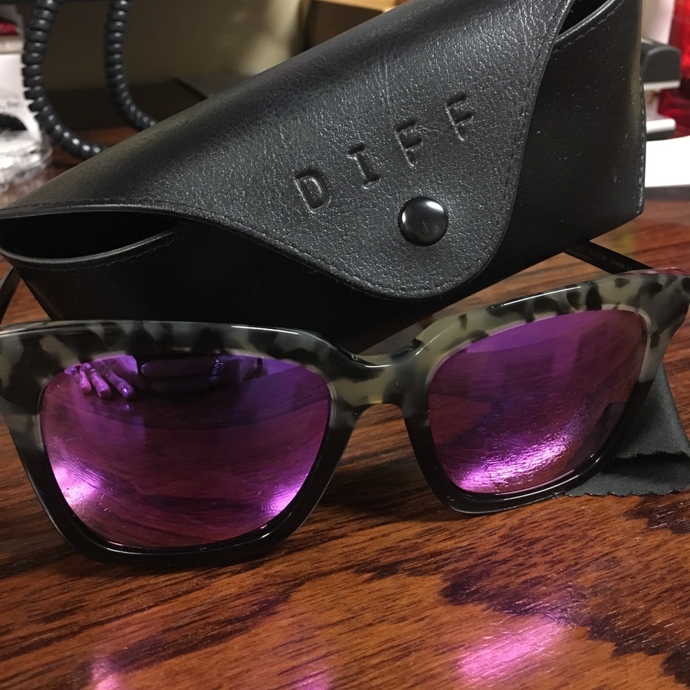 DIFF SUNGLASSES 🕶